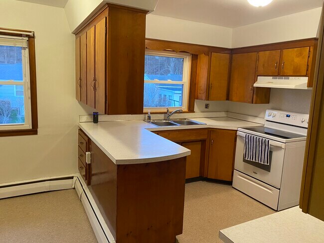 Building Photo - 200 Woodside Dr