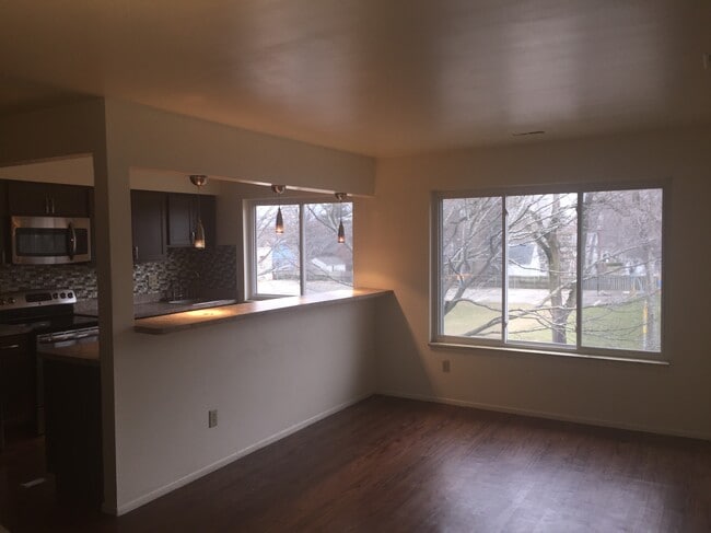 Building Photo - Margo Manor Apartments