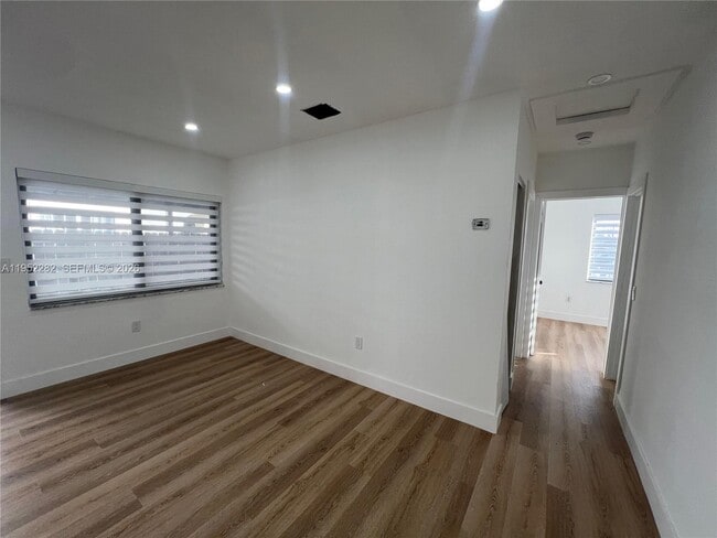 Building Photo - 3297 SW 26th St