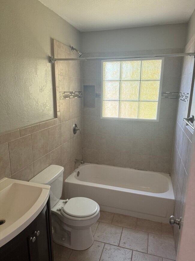 Building Photo - 4605 Reiger Ave
