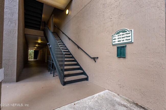 Building Photo - 10550 Baymeadows Rd