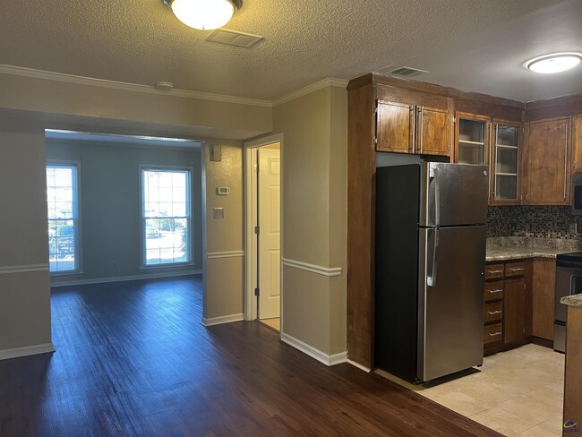 Building Photo - 117 N Springs Ct