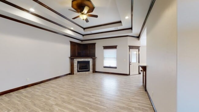 Building Photo - 1621 NE White Rock Dr