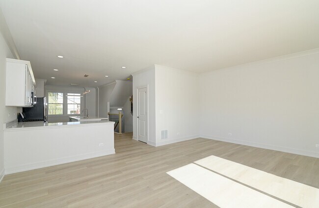 Building Photo - 214 N Walnut St