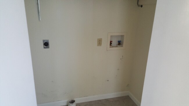 Building Photo - 209 Hicks Dr