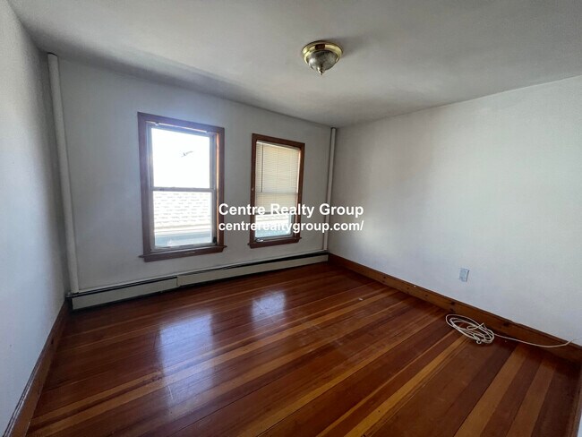 Building Photo - 7 Gayland St