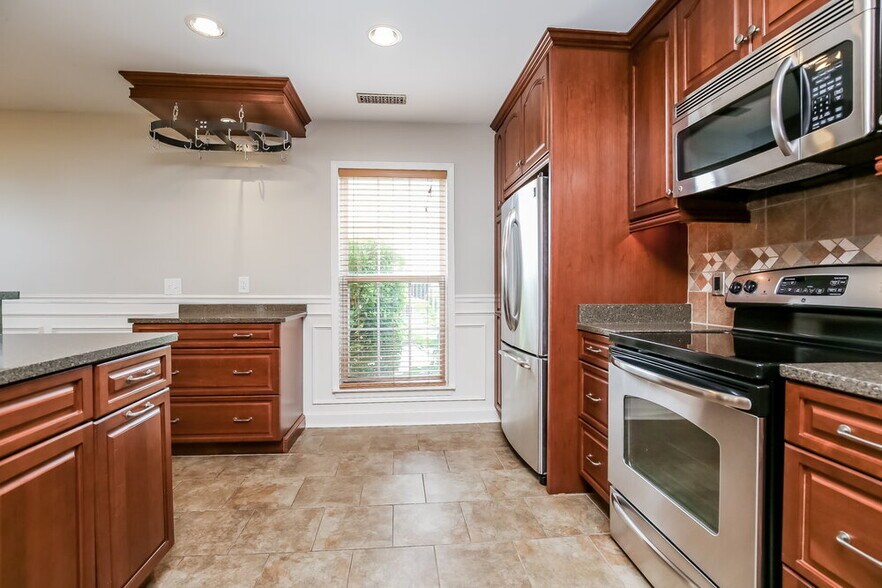Building Photo - 4021 Wisdom Way