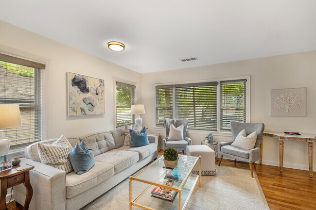 Building Photo - 746 Amsterdam Ave NE