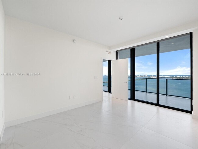 Building Photo - 700 NE 24th St