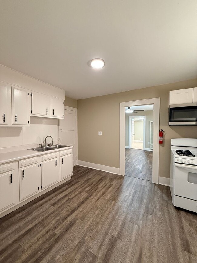 Building Photo - 1710 Fillmore St