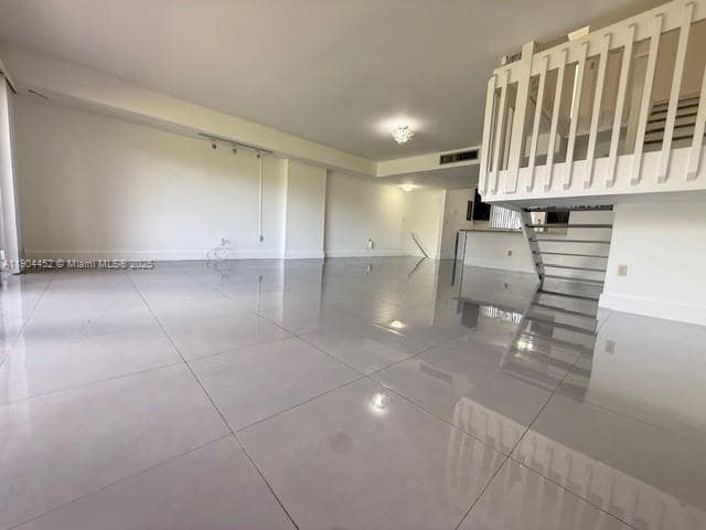 Building Photo - 515 W Park Dr