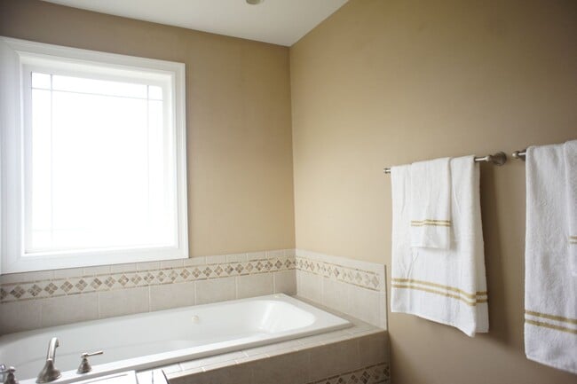 Building Photo - 4 Bedroom House for Rent in Ferndale
