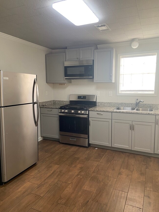 Building Photo - 101 Greenlawn Pl
