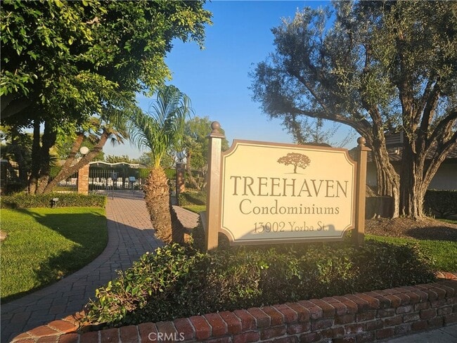 Building Photo - 13902 Yorba St