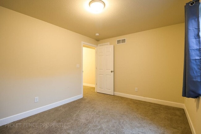 Building Photo - 5 Bedroom, Beautiful Home in Loveland!