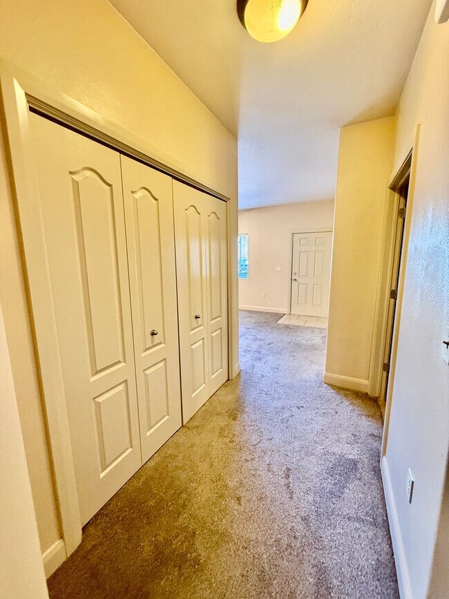 Building Photo - La Venita Condo #B3