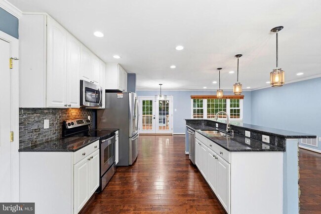 Building Photo - 12017 William and Mary Cir