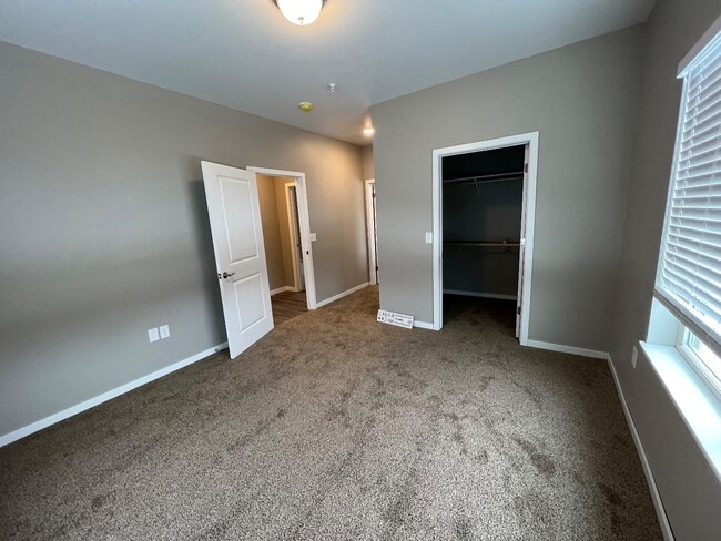 Building Photo - 4440 - 4450 S 26th St