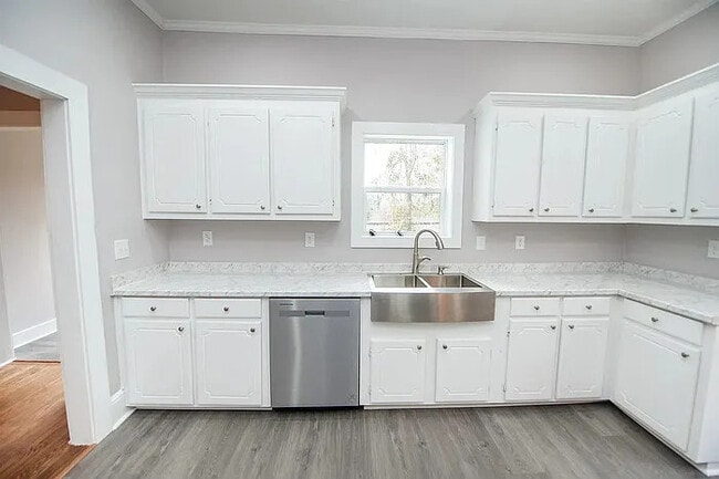 Building Photo - 3 Bedroom 2.5 Bathroom