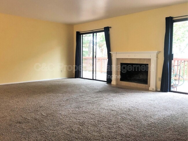 Building Photo - 4084 Los Altos Dr