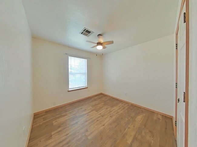 Building Photo - 6837 NW Willow Springs Dr