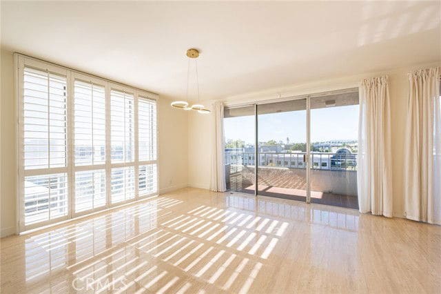 Building Photo - 339 N Palm Dr