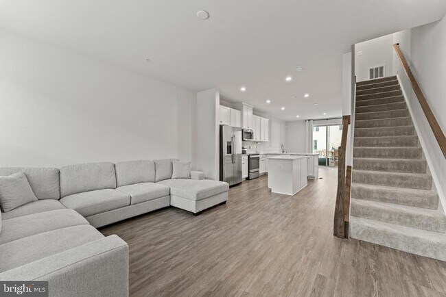 Building Photo - 224 S Newkirk St