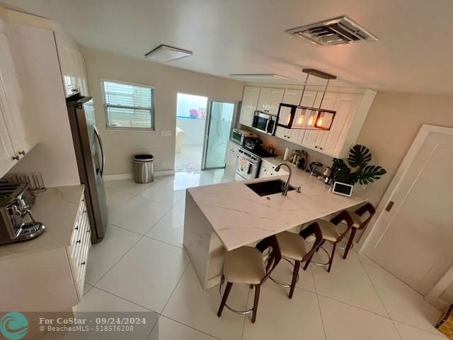 Building Photo - 327 Lancaster St