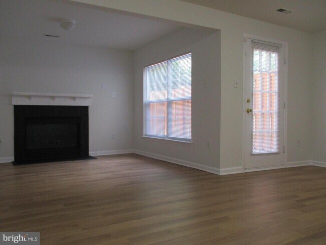 Building Photo - 11135 Maryland Manor Ct