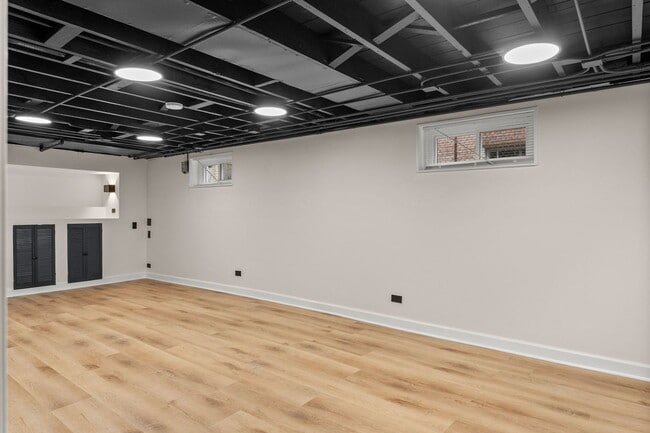 Building Photo - 5251 S Hamlin Ave