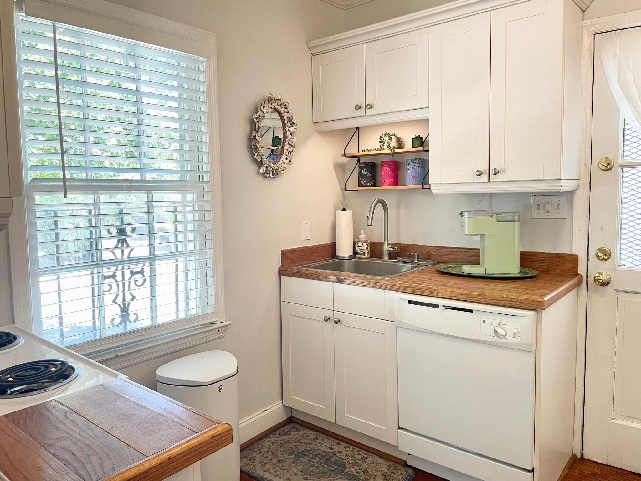 215 - 215 W Taylor St