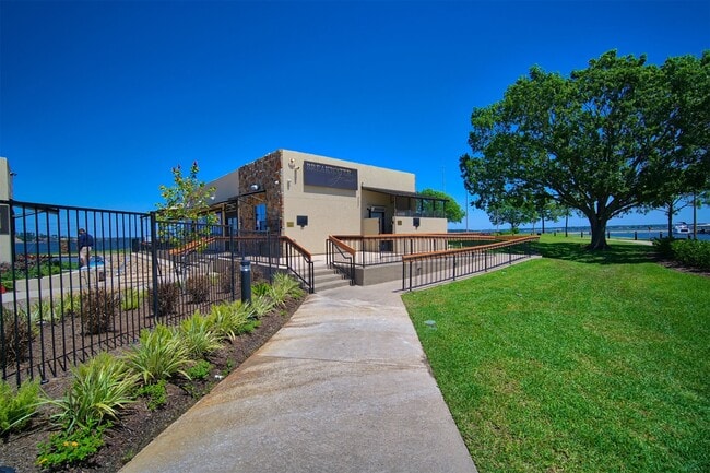 Building Photo - 12900 Walden Rd