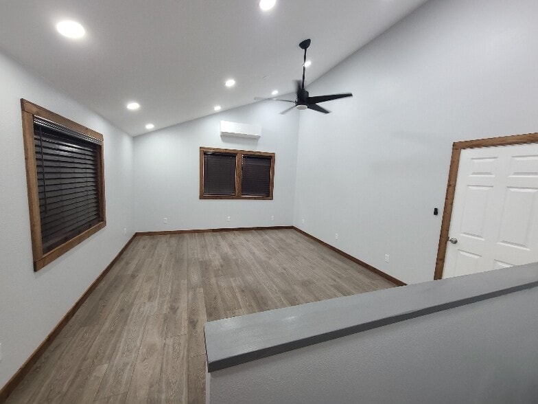 Building Photo - 1856 Canyonville-Riddle Rd