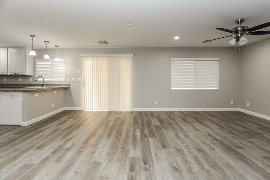 Building Photo - 8724 Honey Vine Ave