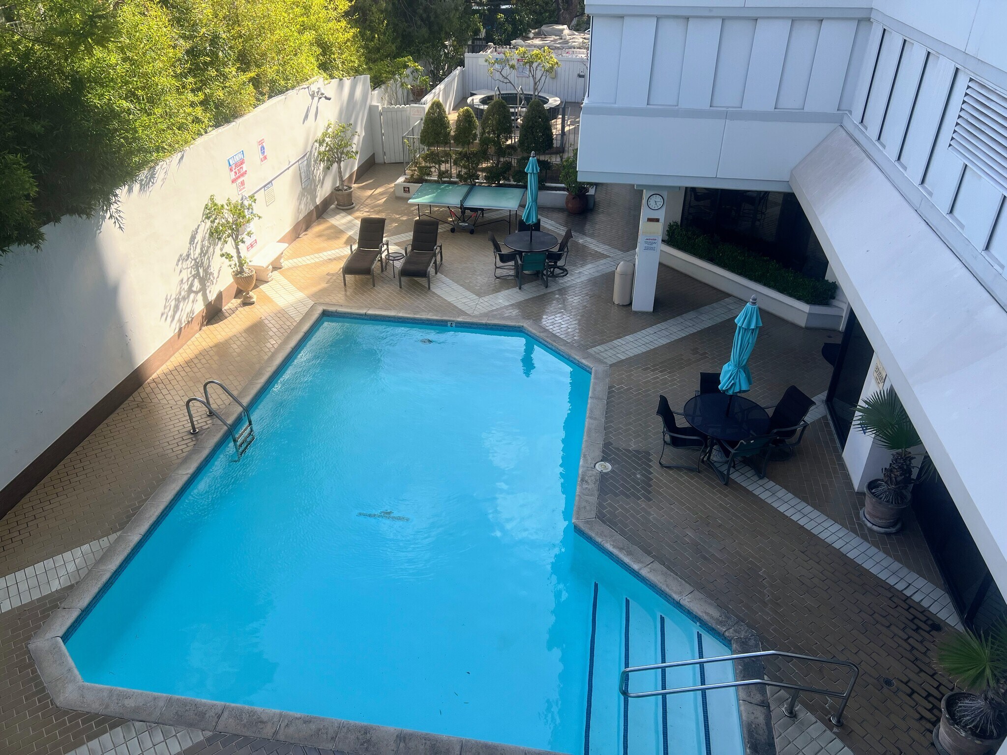 Pool - 10660 Wilshire Blvd