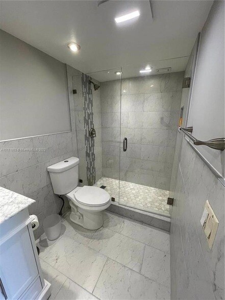 Building Photo - 3100 N Palm Aire Dr