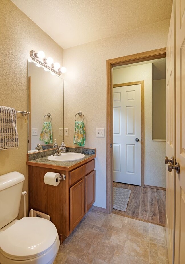 Building Photo - Gorgeous 4 Bed / 3 Bath Home on Hermione Lane!