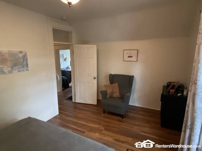 Building Photo - 4BR 2BA HOME IN UPTOWN AVAILABLE 10/4!