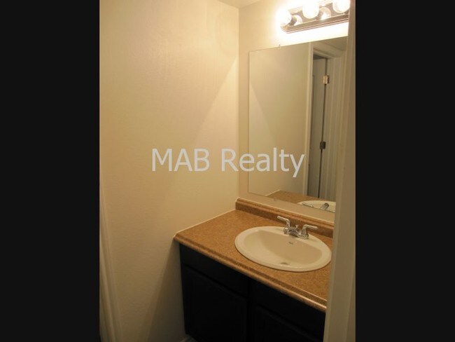 Building Photo - 9829 Walnut