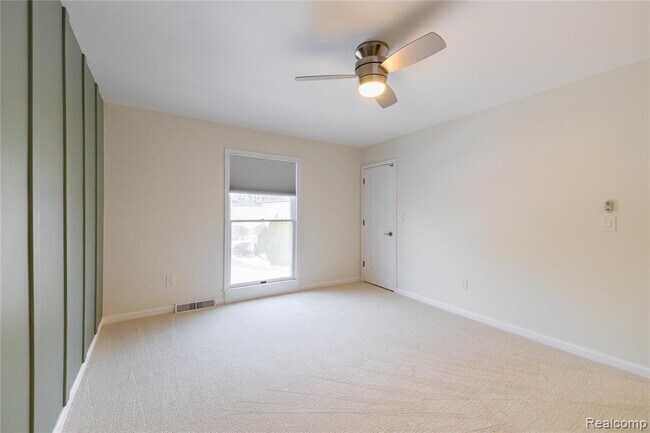 Building Photo - 24356 E River Rd