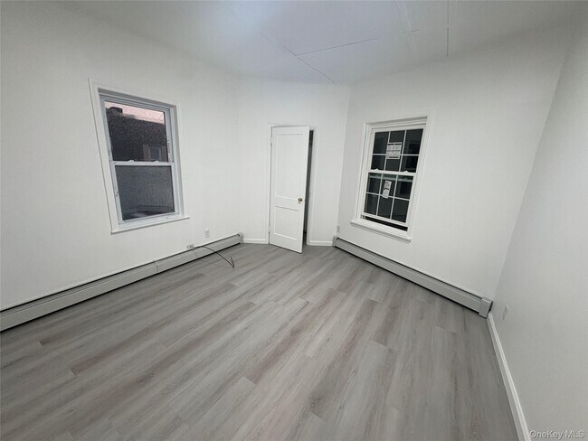 Building Photo - 130 Wickham Ave