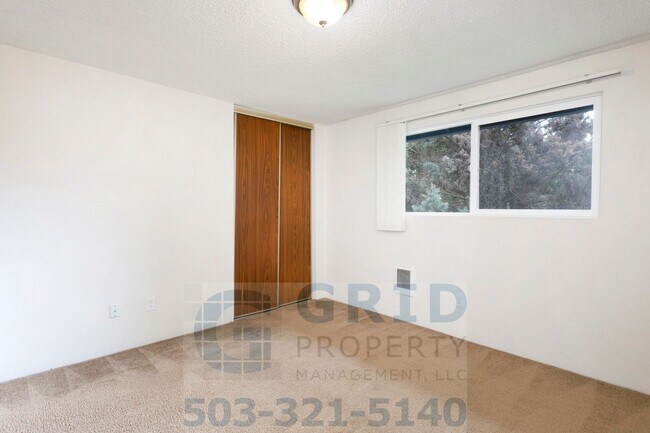 Building Photo - Two Bedroom Apartment Available - Private ...