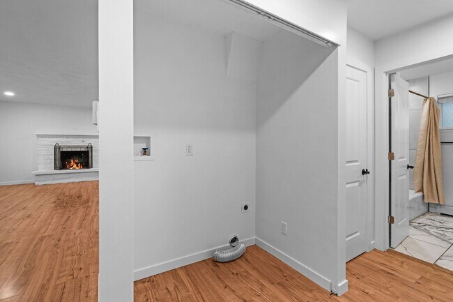 Building Photo - Charming and Renovated 4 Bedroom 2 Bathroo...