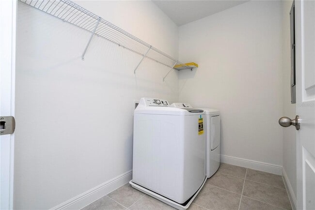 Building Photo - 16350 Hamlin Vw St