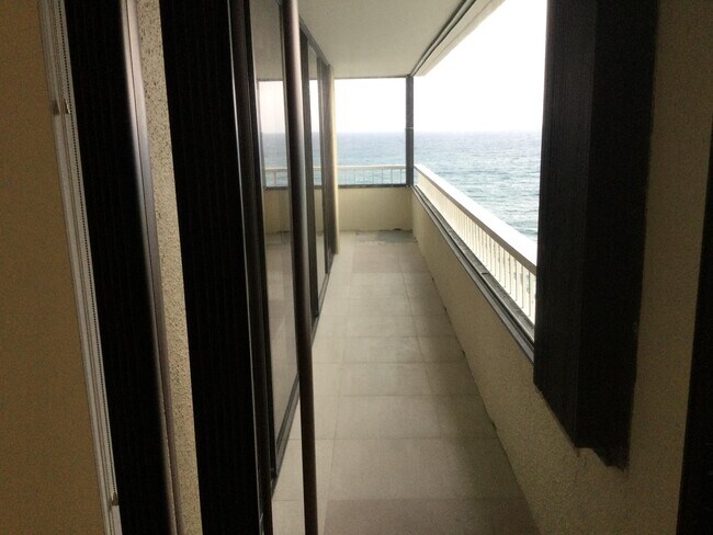 Building Photo - 5280 N Ocean Dr