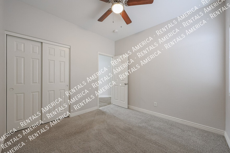 Building Photo - 8805 W Hilton Ave