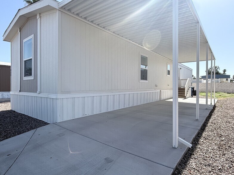 Building Photo - 2060 N Center St