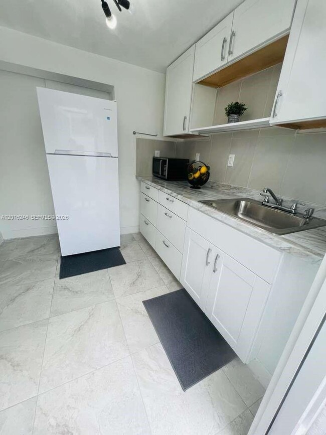 Building Photo - 2500 SW 131st Ct