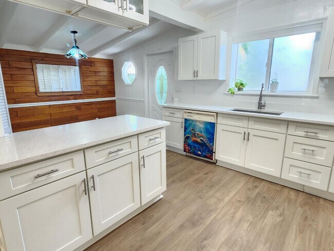 Building Photo - 305 S Loxahatchee Dr