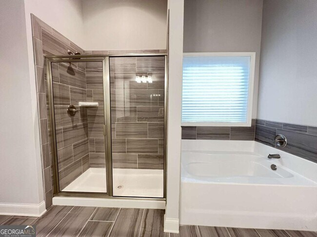 Building Photo - 4675 Silver Oak Dr SW